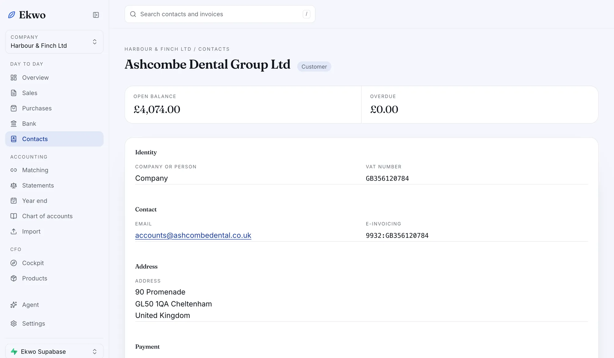 Une fiche client avec son solde ouvert, son identité et son adresse